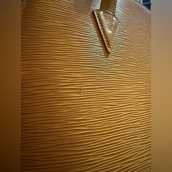 Louis Vuitton Yellow Large Epi Women's Hand Zip Around Tote Bag In EUC - Picture 9 of 10